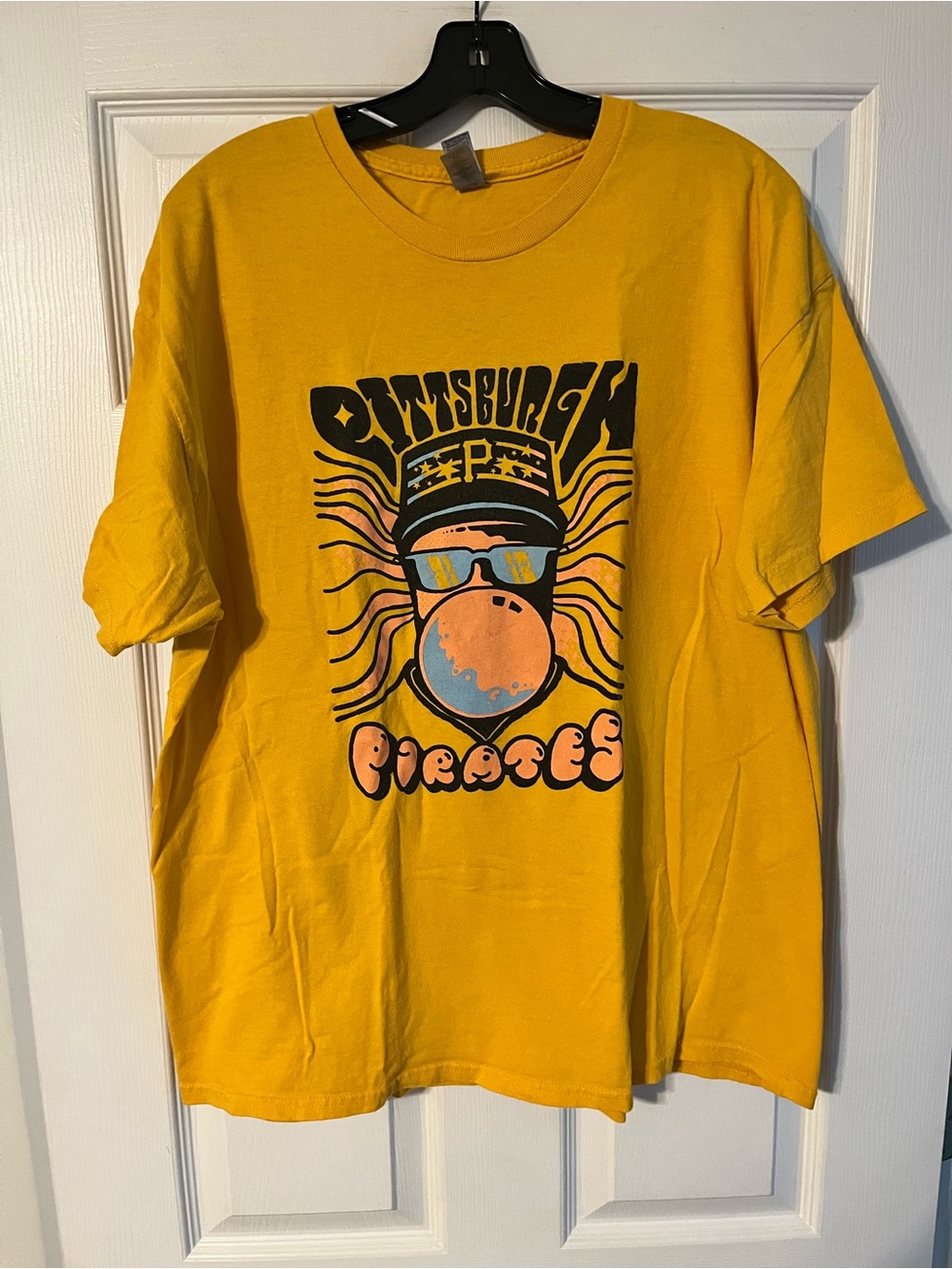 Yellow Graphic Men’s Pittsburgh pirates T‑Shirt